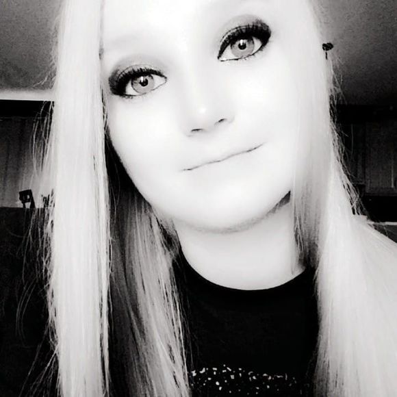 Meet your Posher, Christina - Picture 1 of 1